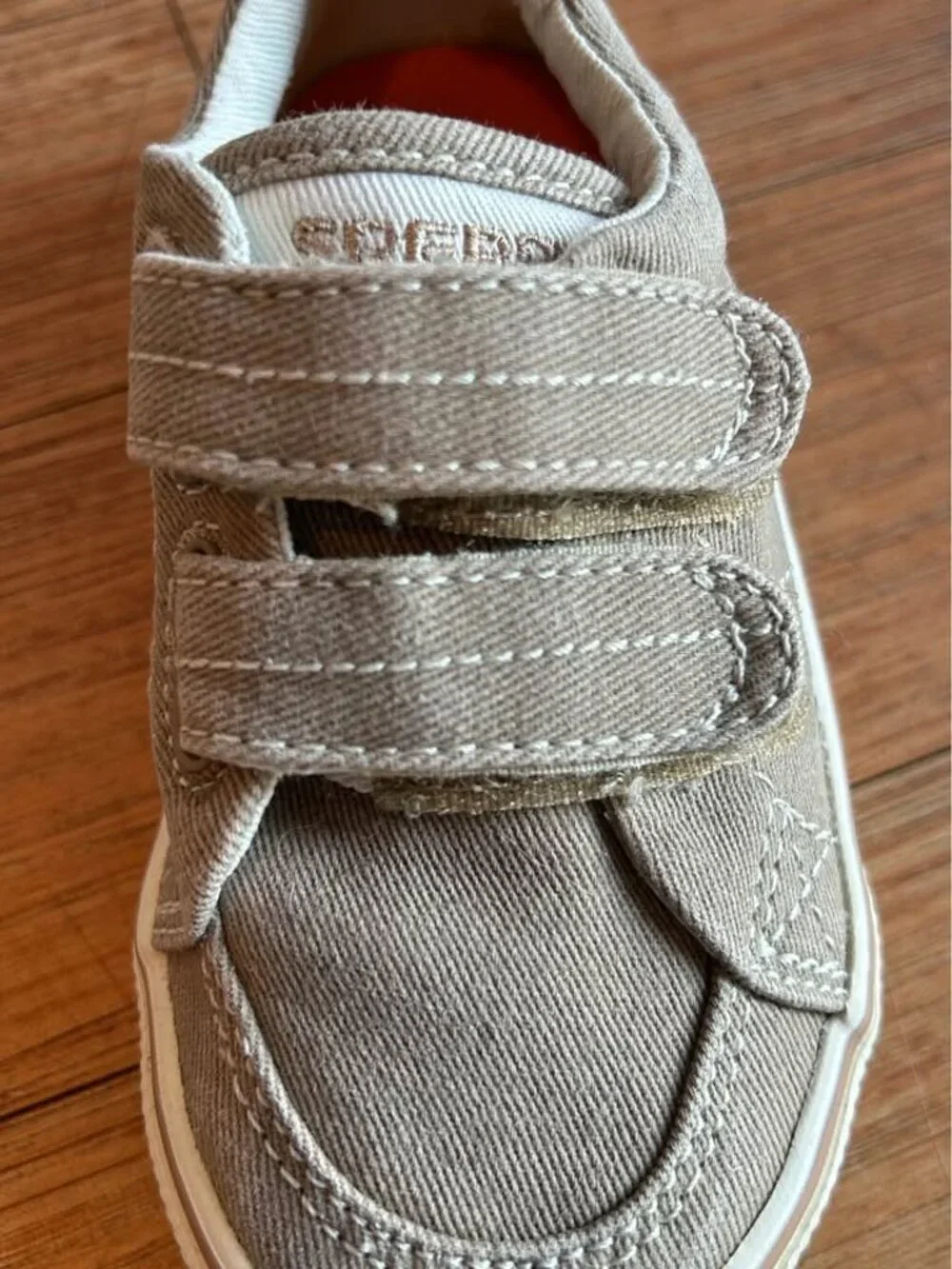 Sperry Halyard Hook & Loop Boat Shoes (size 6)